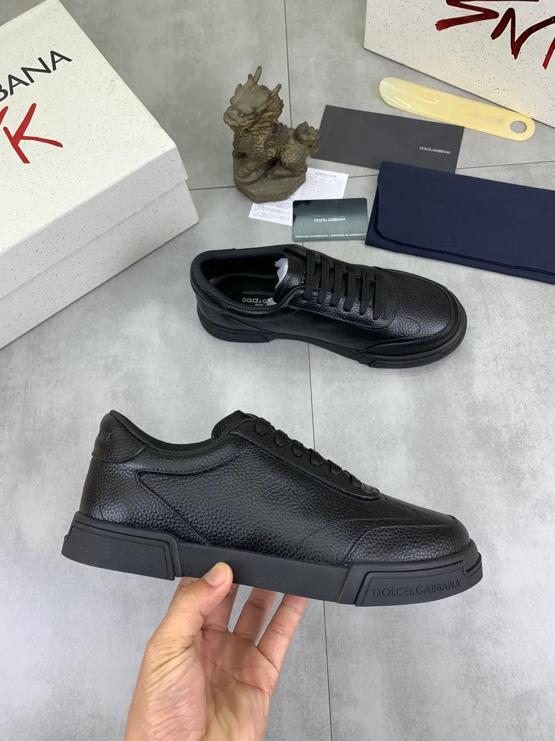 Men's shoes 💰P520 new model (DG-Dolce & Gabbana) latest popular 🔥🔥casual shoes, with brand signature details on the tongue, imported first-layer pebbled cowhide fabric, fashionable and versatile, can add luster to various looks. Create an exquisite design with unique dynamic vitality and modern atmosphere, showing modern elegance. Size: 38-44 (45 46 customized) Color: 4️⃣ colors available